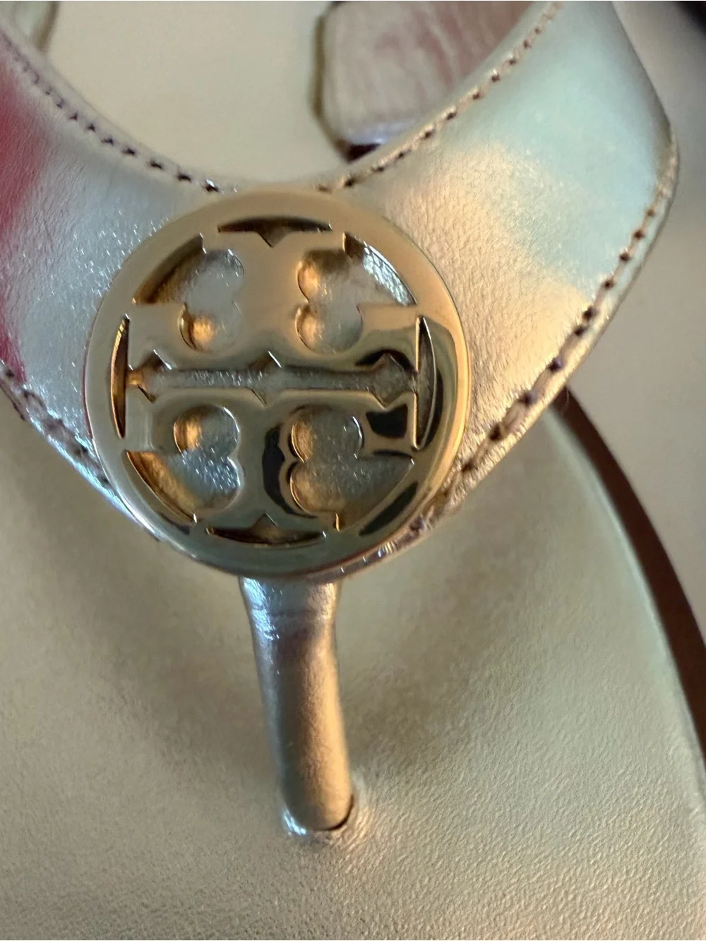 Tory Burch Benton Thong in Spark Gold Sandals. Sz. 6.